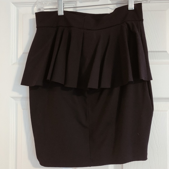 Bebe Women’s Ruffle Skirt - Picture 3 of 3